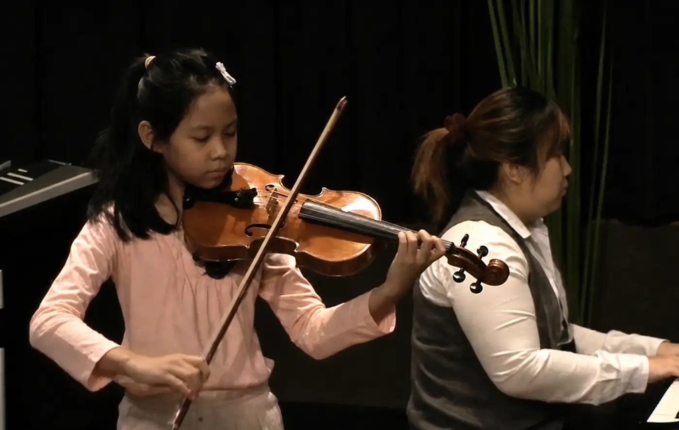 Khun Kwanchai's daughter beginning violin lessons