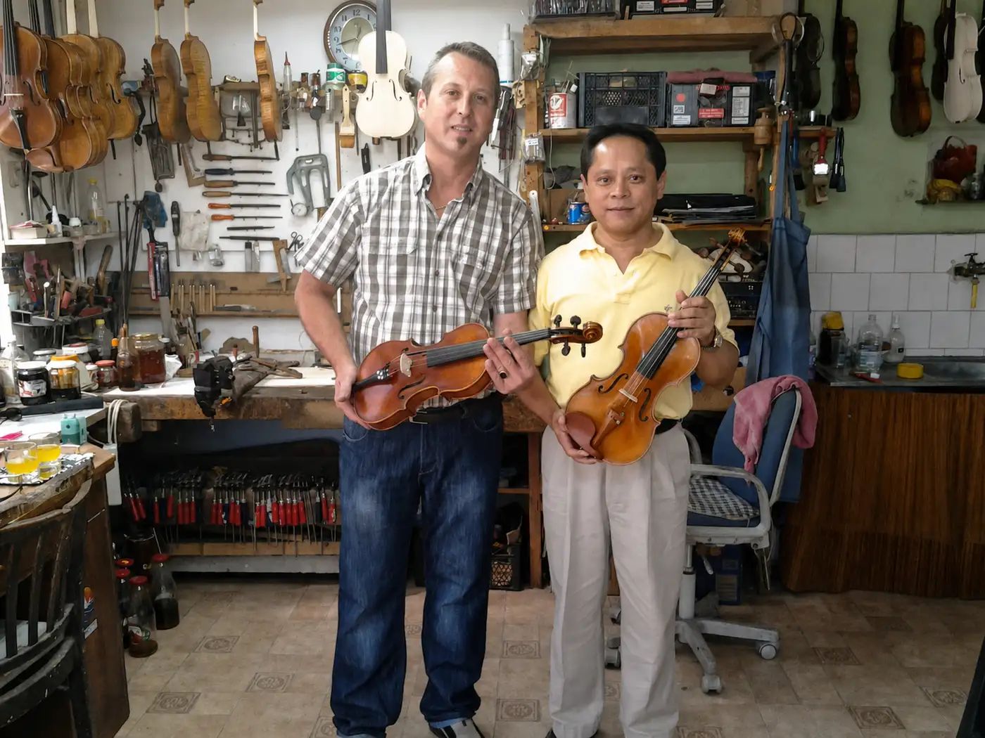 Khun Kwanchai learning violin craft with international makers